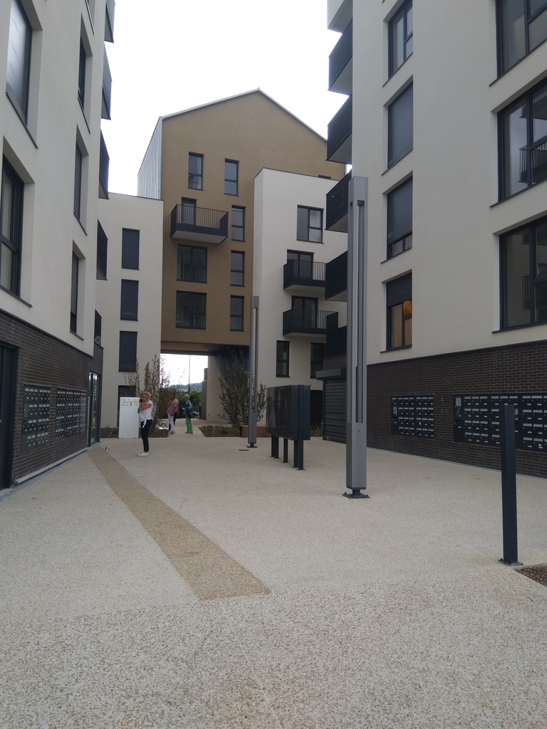 Atelier Alice Tricon / Jardins / Paysages - O’MATHURINS<br> 2 opérations immobilières - Colline des Mathurins, Bagneux (92) - OMathurins-E1 parvis-Atelier Alice Tricon